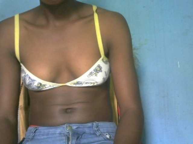 Live sex webcam photo for Arinah1 #273039534