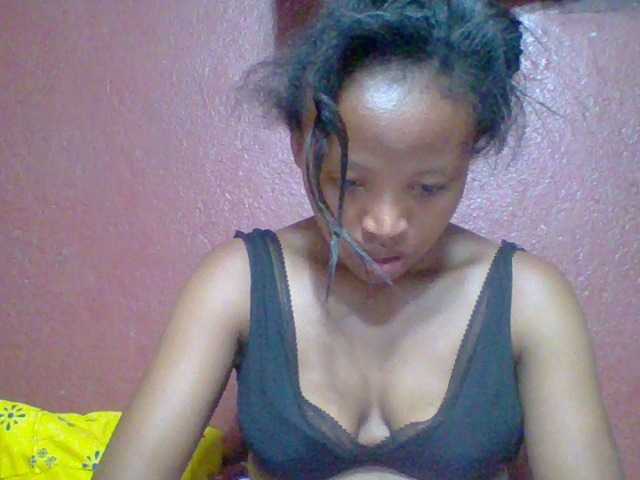 Live sex webcam photo for Arisoah #277305196