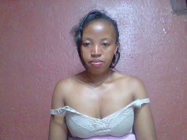 Live sex webcam photo for Arisoah #277319696