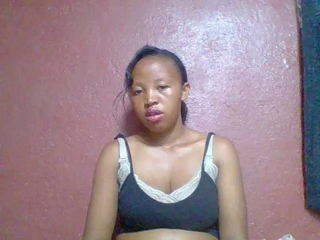 Live sex webcam photo for Arisoah #277345295