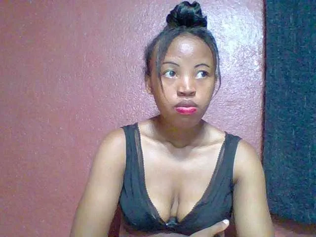 Live sex webcam photo for Arisoah #277357602