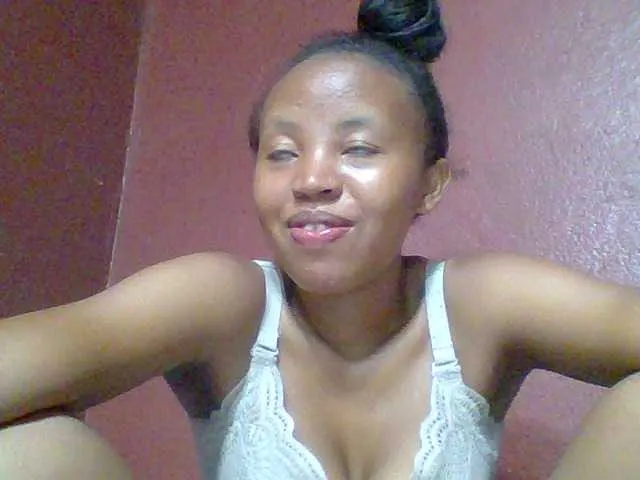 Live sex webcam photo for Arisoah #277378812