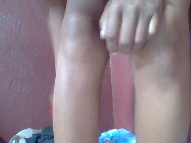 Live sex webcam photo for Arisoah #277386102