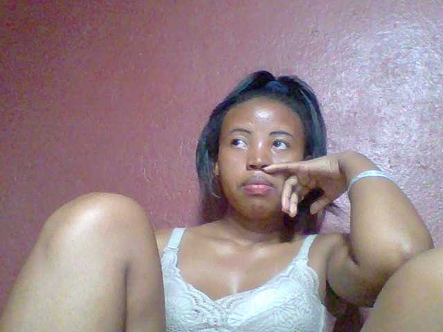 Live sex webcam photo for Arisoah #277389276