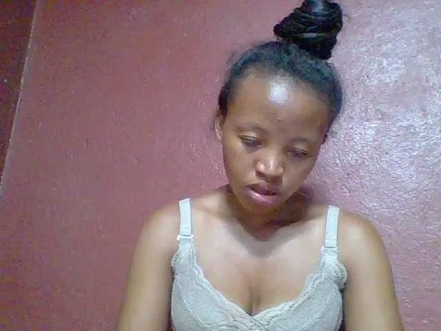 Live sex webcam photo for Arisoah #277415601