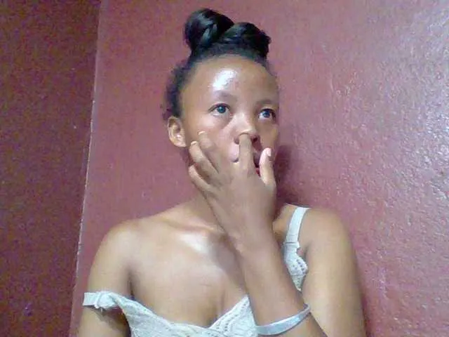 Live sex webcam photo for Arisoah #277446486