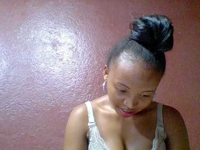 Live sex webcam photo for Arisoah #277463644