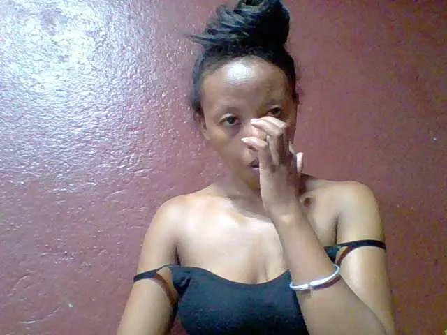 Live sex webcam photo for Arisoah #277490820