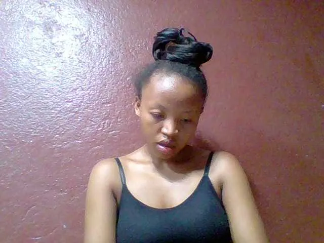 Live sex webcam photo for Arisoah #277493864