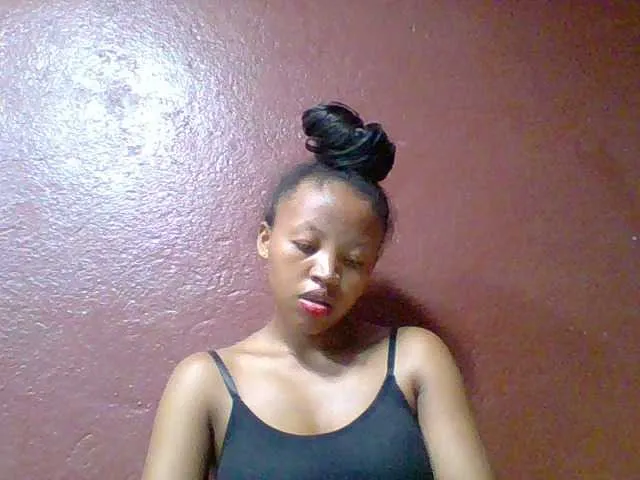 Live sex webcam photo for Arisoah #277496761