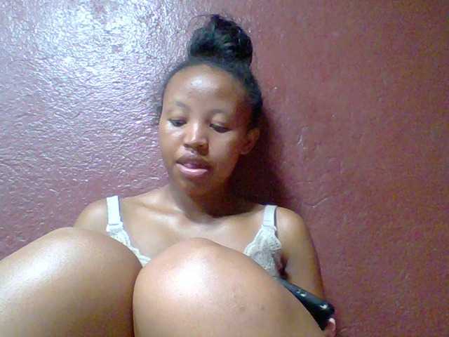 Live sex webcam photo for Arisoah #277524273