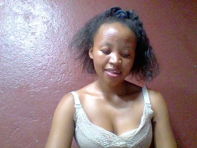 Live sex webcam photo for Arisoah #277563747