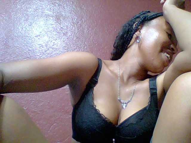 Live sex webcam photo for Arisoah #277659104