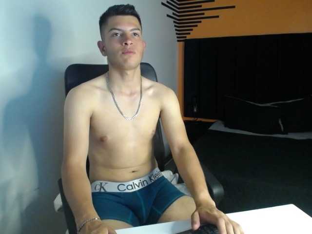 Live sex webcam photo for Arnolld- #275859200