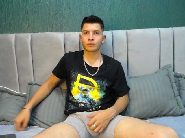 Live sex webcam photo for Arnolld- #276112182