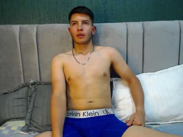 Live sex webcam photo for Arnolld- #276152502