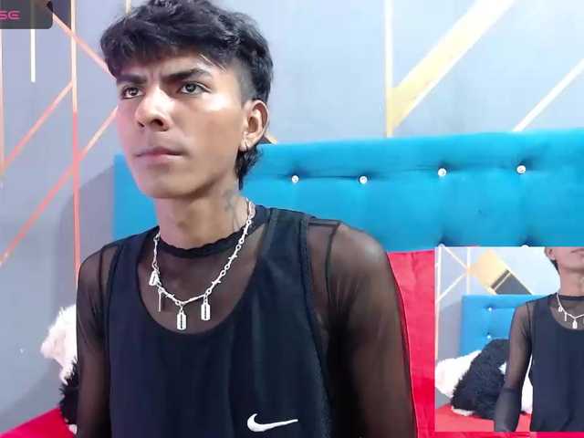 Live sex webcam photo for Aron69-1 #276560193