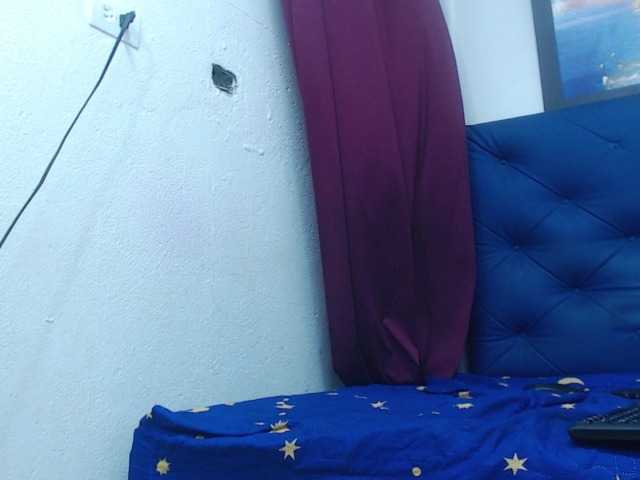 Live sex webcam photo for AronBlues #273242191