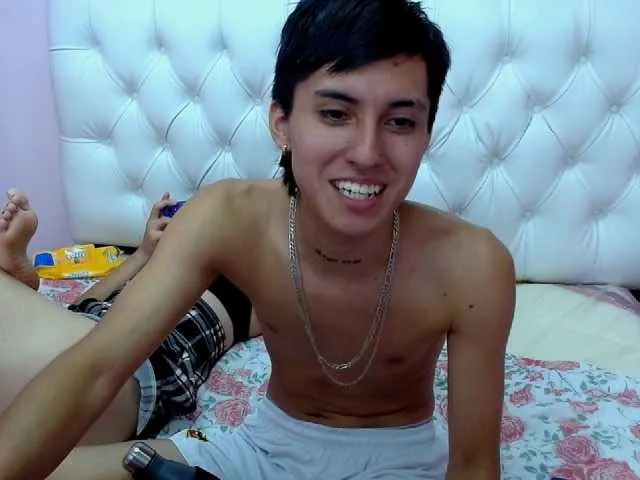 Live sex webcam photo for AronxEmma #272480243