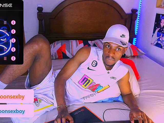 Live sex webcam photo for Aroonsexby #276312929