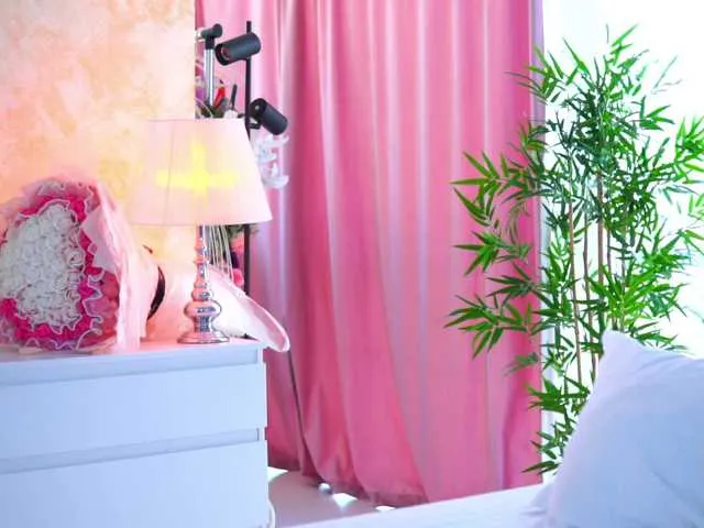 Live sex webcam photo for ArtTeasee #291670243