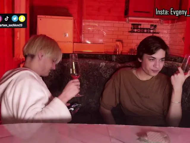 Live sex webcam photo for Artem-Tima #277383092