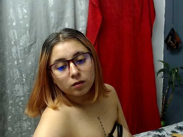 Live sex webcam photo for Artemisa-18 #277273284