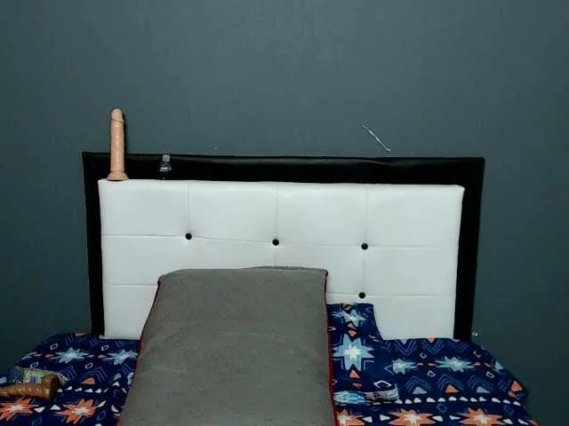 Live sex webcam photo for Artemisa-18 #277321465