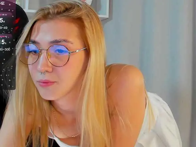 Live sex webcam photo for Arya-solar #289663201