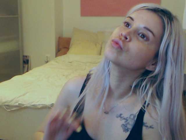 Live sex webcam photo for AryaJolie #275893521