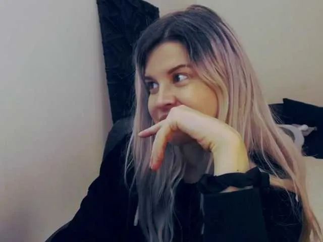 Live sex webcam photo for AryaJolie #290290574