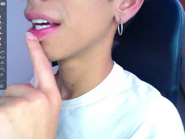 Live sex webcam photo for AshVhot #275545340