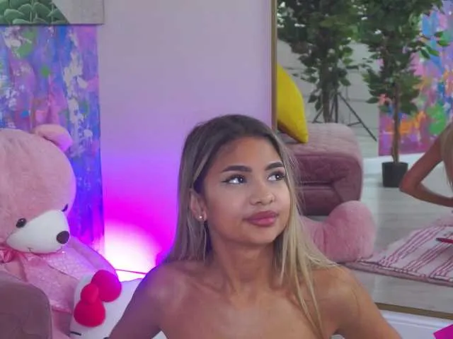 Live sex webcam photo for AshaYuva #292333896