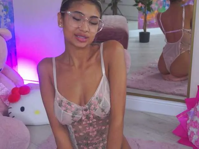 Live sex webcam photo for AshaYuva #292430866