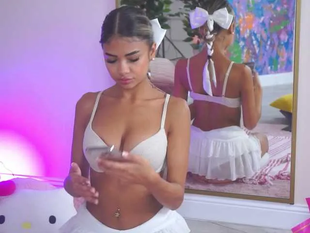 Live sex webcam photo for AshaYuva #292447286