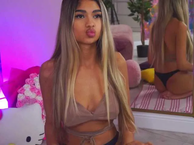 Live sex webcam photo for AshaYuva #292607838