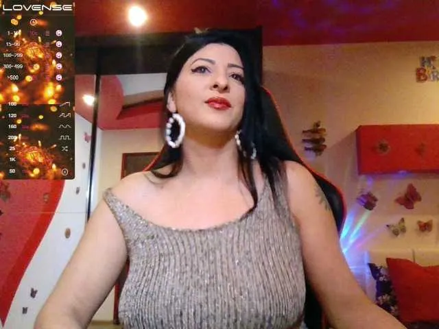 Live sex webcam photo for Ashima25 #271875047