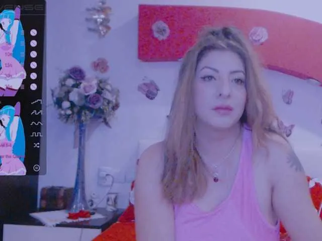 Live sex webcam photo for Ashima25 #275670757