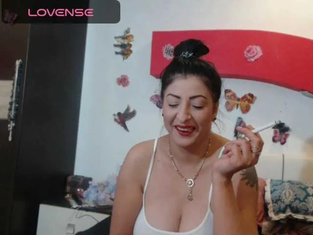 Live sex webcam photo for Ashima25 #276255241