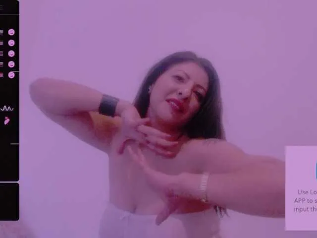 Live sex webcam photo for Ashima25 #276397722