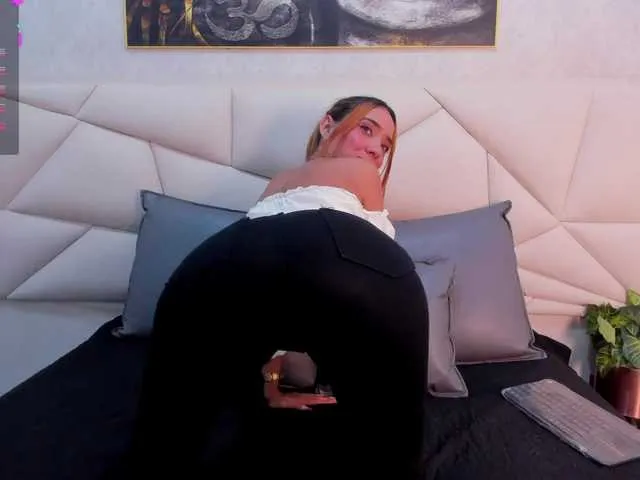 Live sex webcam photo for Ashley-Miller26 #290506184