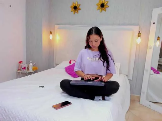 Live sex webcam photo for Ashley-Winter #276891837