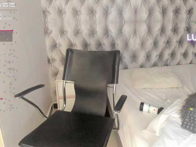 Live sex webcam photo for AshleyMiller #276044525