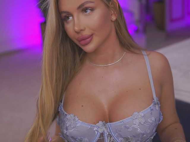 Live sex webcam photo for AshleysinnX #277719465