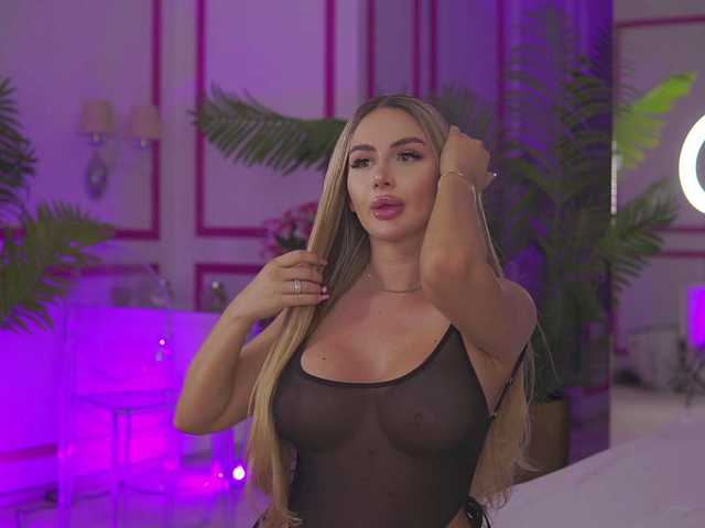 Live sex webcam photo for AshleysinnX #277904517