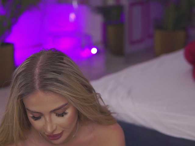 Live sex webcam photo for AshleysinnX #277949491