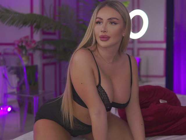 Live sex webcam photo for AshleysinnX #277981134