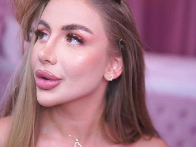 Live sex webcam photo for AshleysinnX #290955905