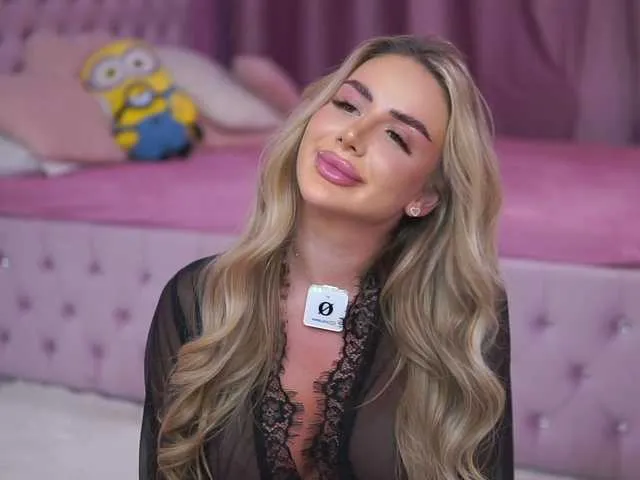 Live sex webcam photo for AshleysinnX #291802218