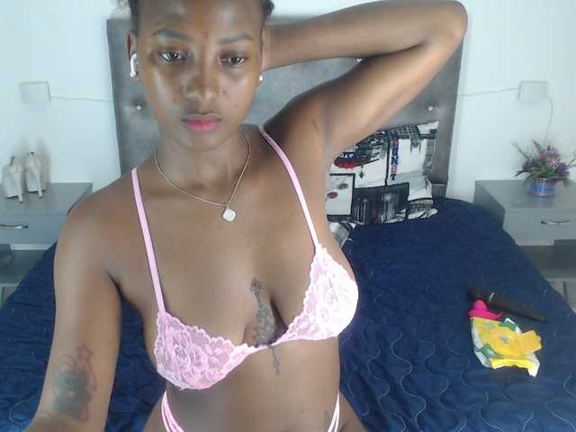 Live sex webcam photo for AshlieGreen #290573227